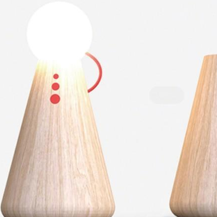 Einzigartiges Nachtlicht aus Holzmaterial in Puppenform